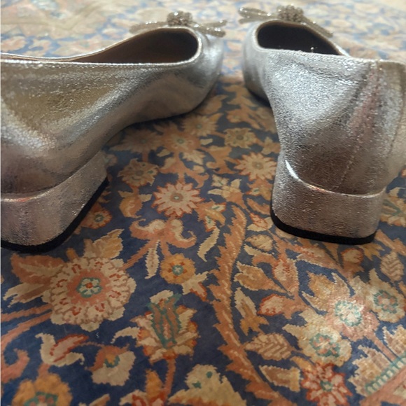 Like new Kelly & Katie Shimmering Silver Flats with Bow size 6. Perfect shoe! - Picture 5 of 9